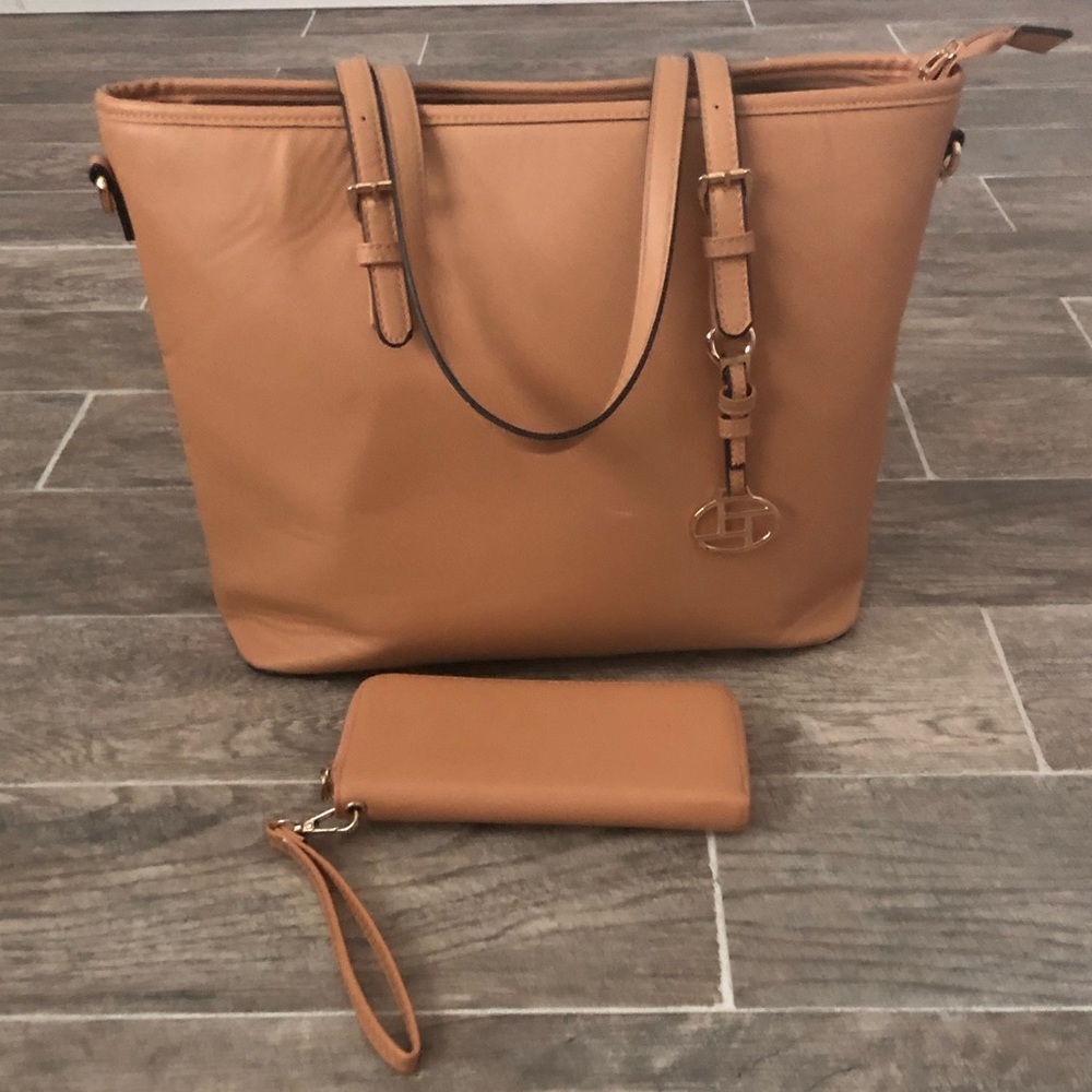 Camel Tote & FREE wallet!